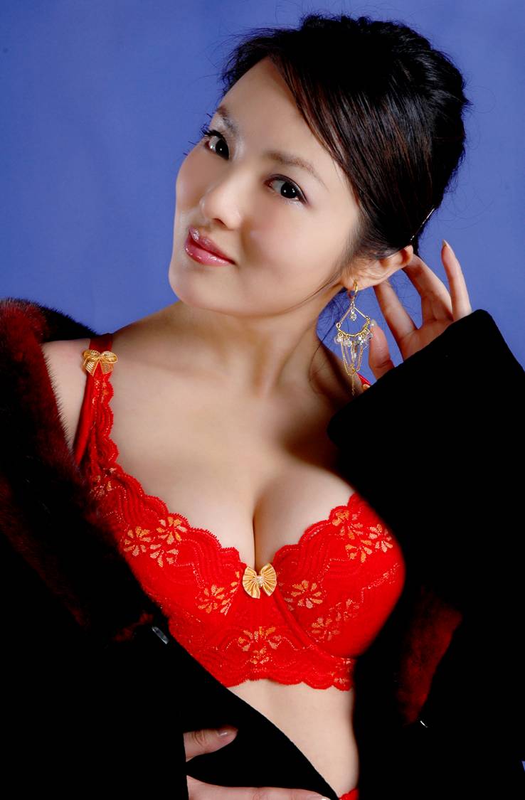如何才能拥有迷人胸部