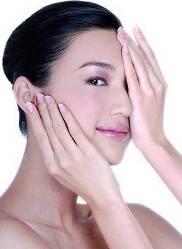 女生眼袋怎么消除